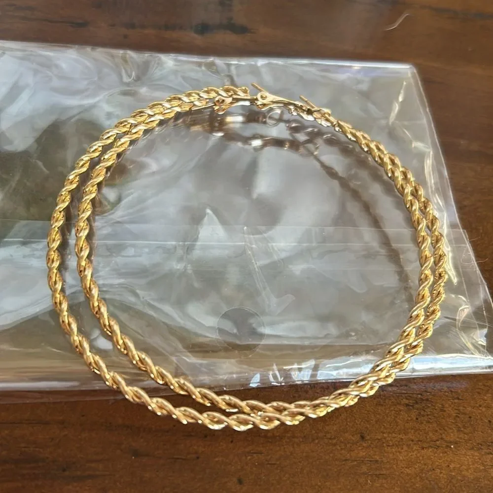 Gold color large hoops super light weighted